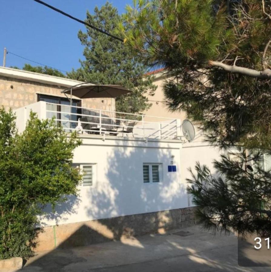 Apartmani Sara Marija Karlobag Exterior photo