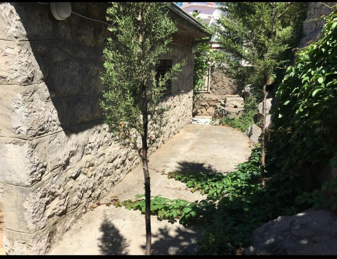 Apartmani Sara Marija Karlobag Exterior photo