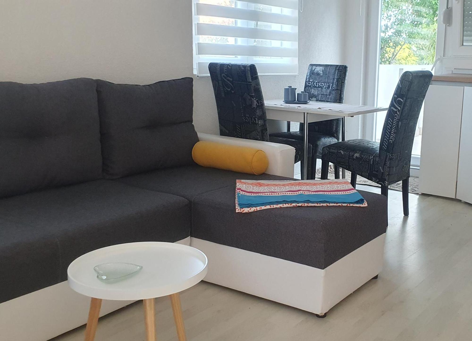 Apartmani Sara Marija Karlobag Room photo
